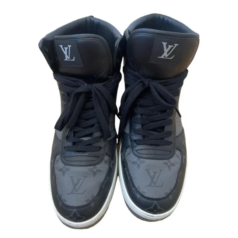 LOUIS VUITTON LV RIVOLI (UNISEX) SNEAKERS EU 40 US MENS 7.5 US WMNS SIZE 9 (EUC)